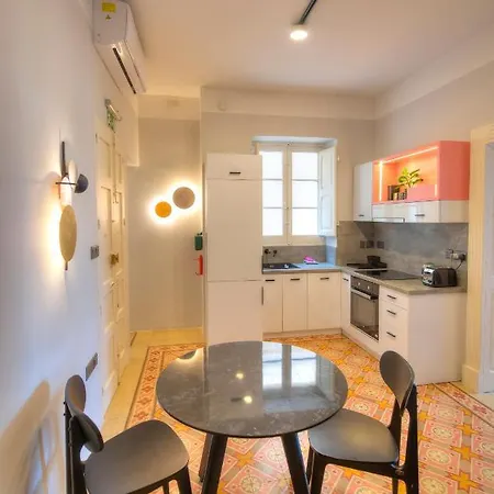 Apartman Beautiful One Bedroom Seafront Vpal1-1