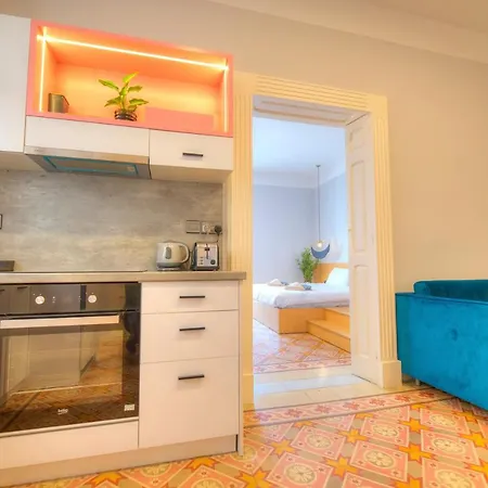 Beautiful One Bedroom Seafront Vpal1-1