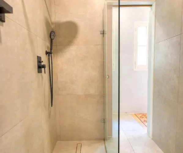 Beautiful One Bedroom Seafront Vpal1-1 Appartamento *